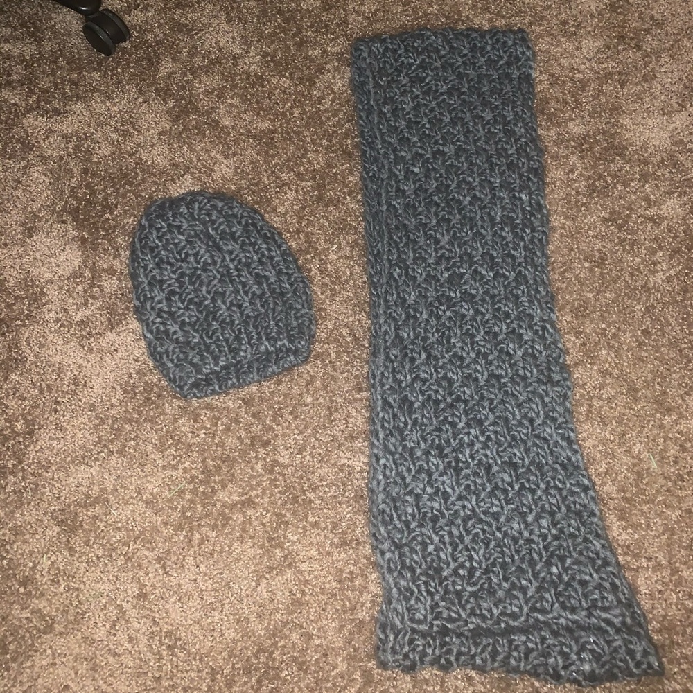 Gray knit scarf and hat